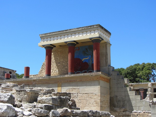 knossos-palace-cretecarbooking.com